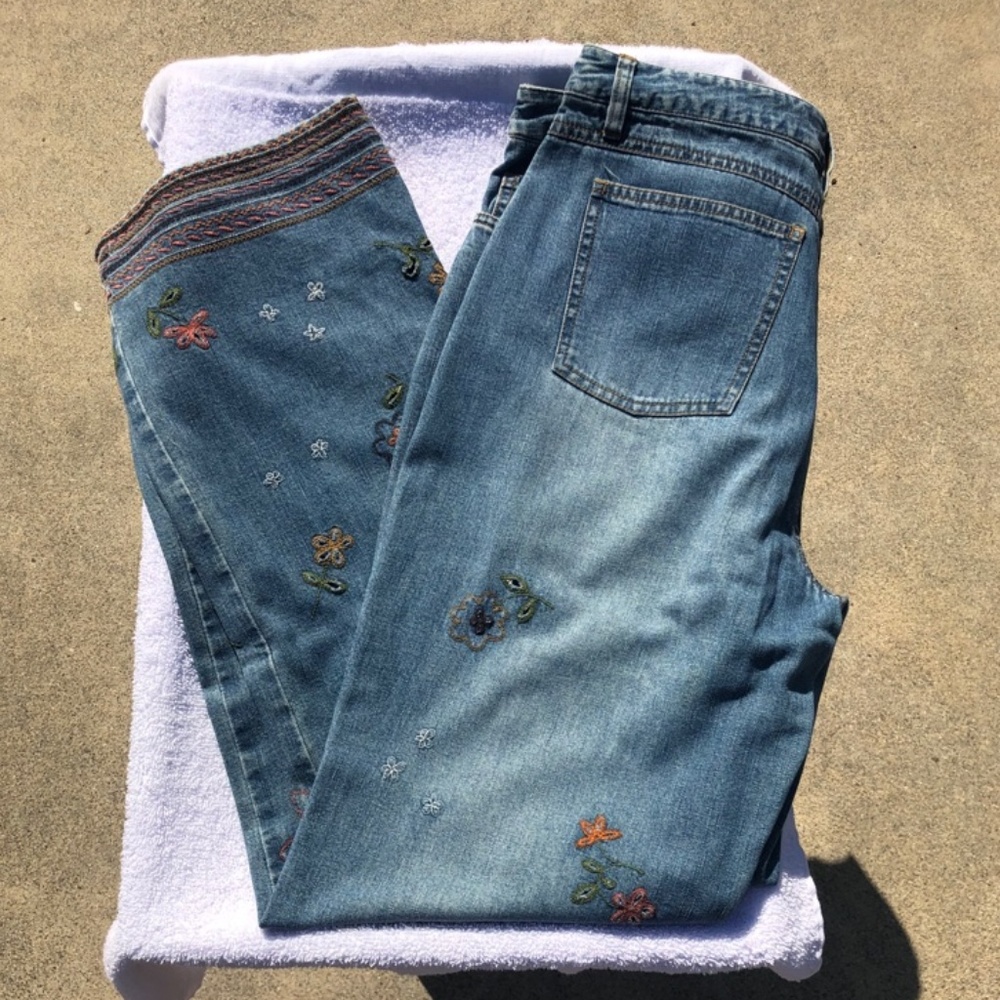 Retro Flower Embroidered Jeans